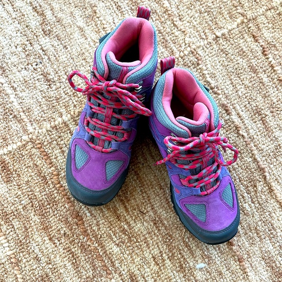 LLBean size 6 insulated winter boots, never worn. - Picture 1 of 2